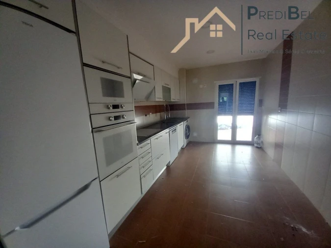 Apartamento T4 para Venda em Castanheira do Ribatejo e Cachoeiras Foto 3