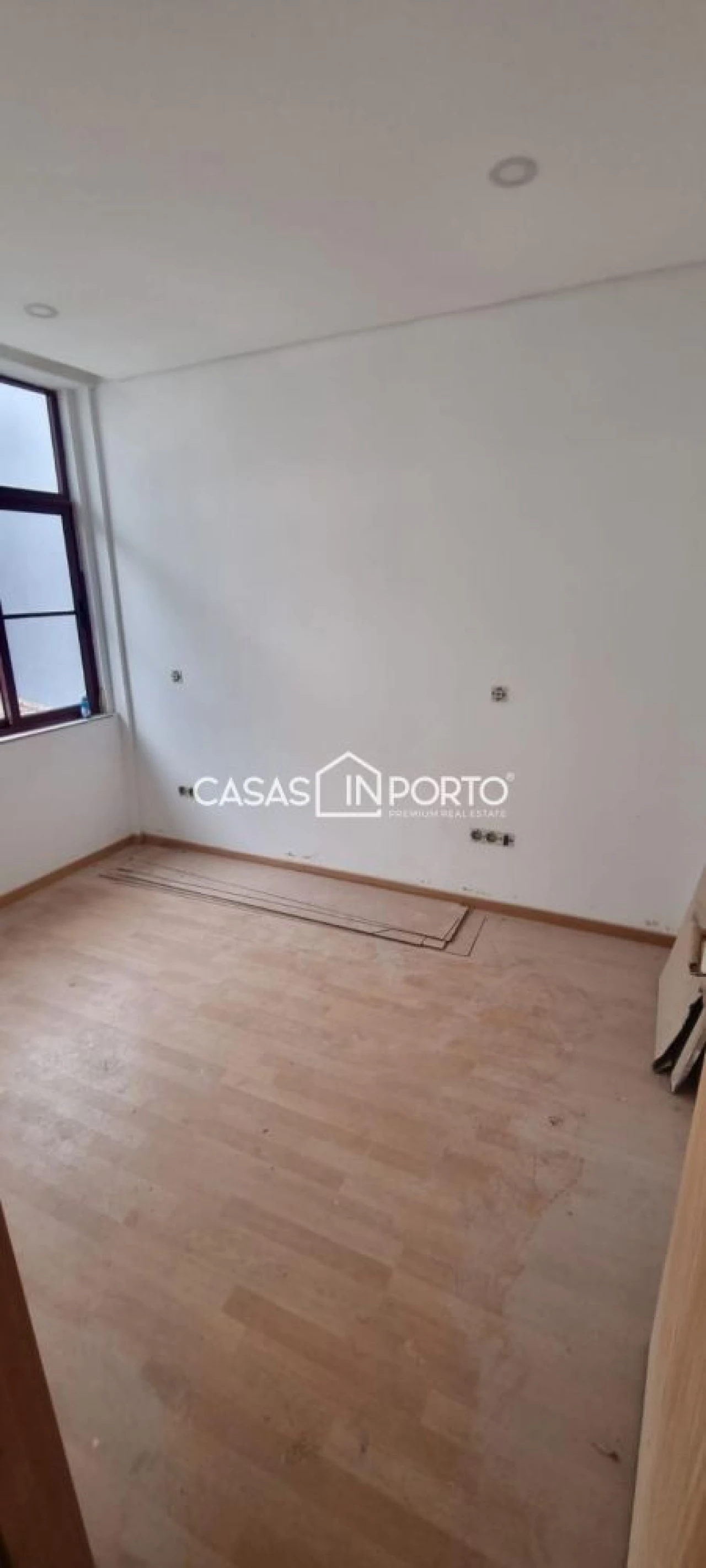 Loja para Venda em Santa Marinha e São Pedro da Afurada Foto 11