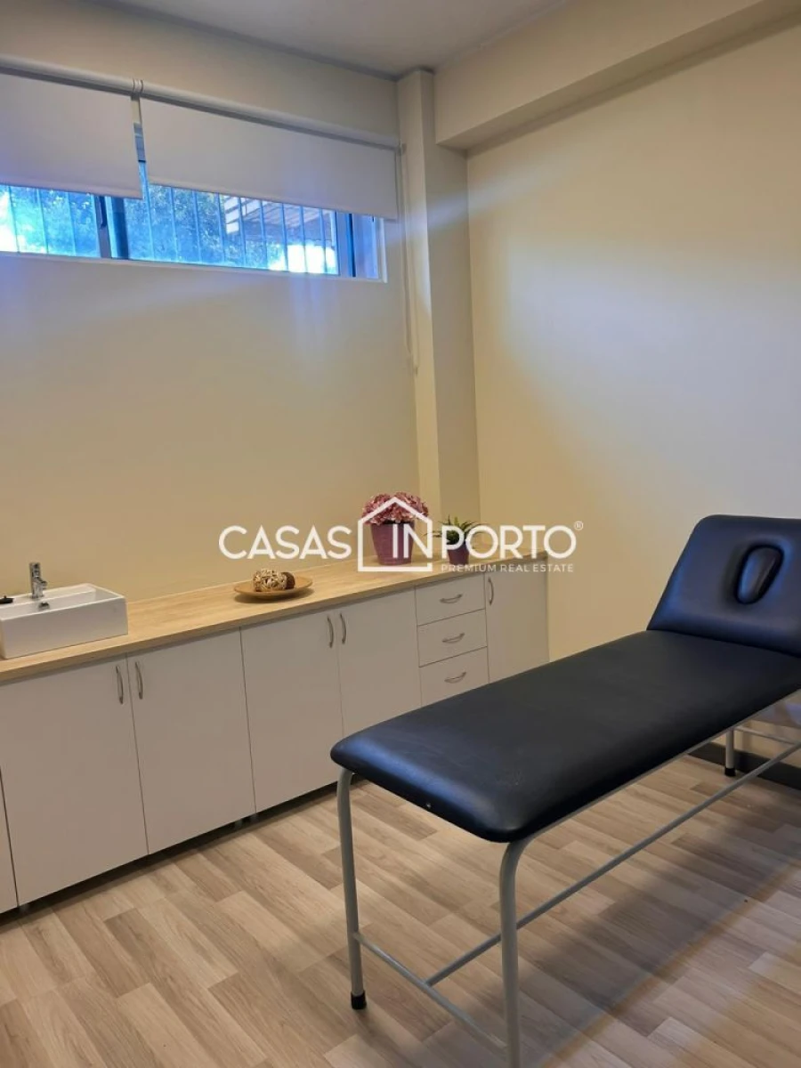 Loja para Arrendamento em Lordelo do Ouro e Massarelos Foto 13