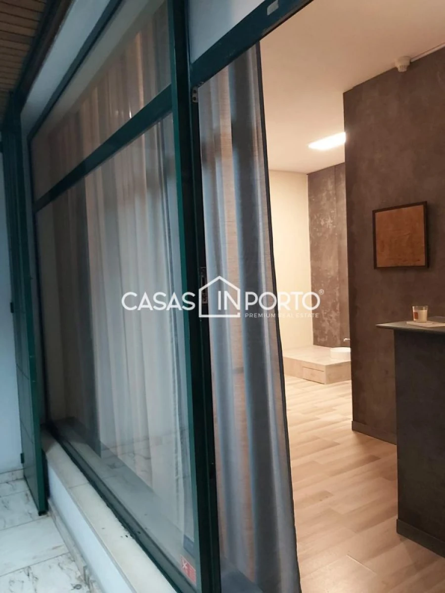 Loja para Arrendamento em Lordelo do Ouro e Massarelos Foto 2