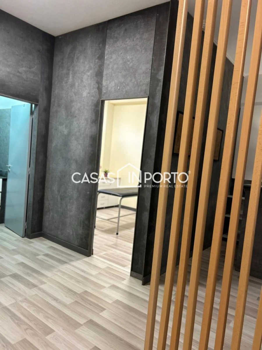 Loja para Arrendamento em Lordelo do Ouro e Massarelos Foto 9