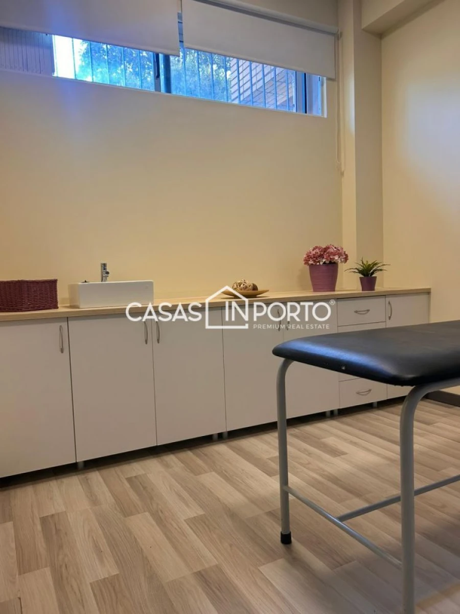 Loja para Arrendamento em Lordelo do Ouro e Massarelos Foto 14