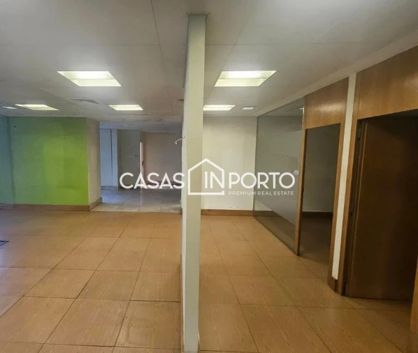 Loja para Arrendamento em Cedofeita, Santo Ildefonso, Sé, Miragaia, São Nicolau e Vitória Foto 5