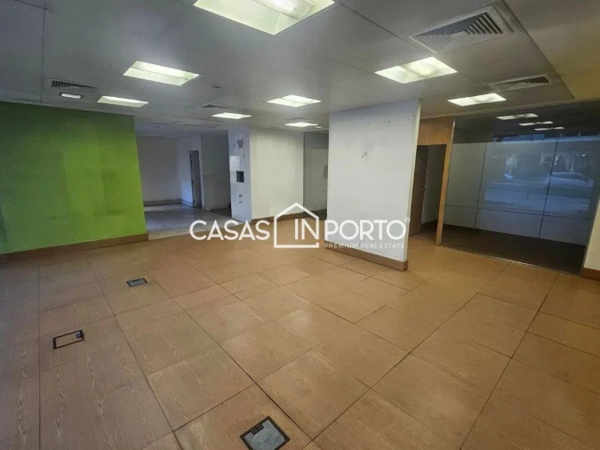 Loja para Arrendamento em Cedofeita, Santo Ildefonso, Sé, Miragaia, São Nicolau e Vitória Foto 4