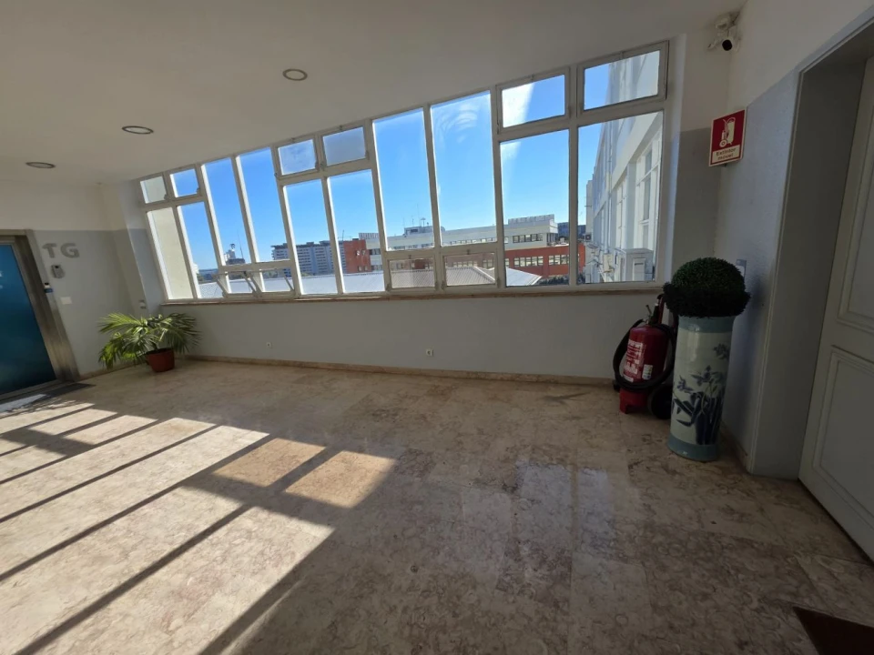 Loja para Venda em Parque das Nações Foto 16