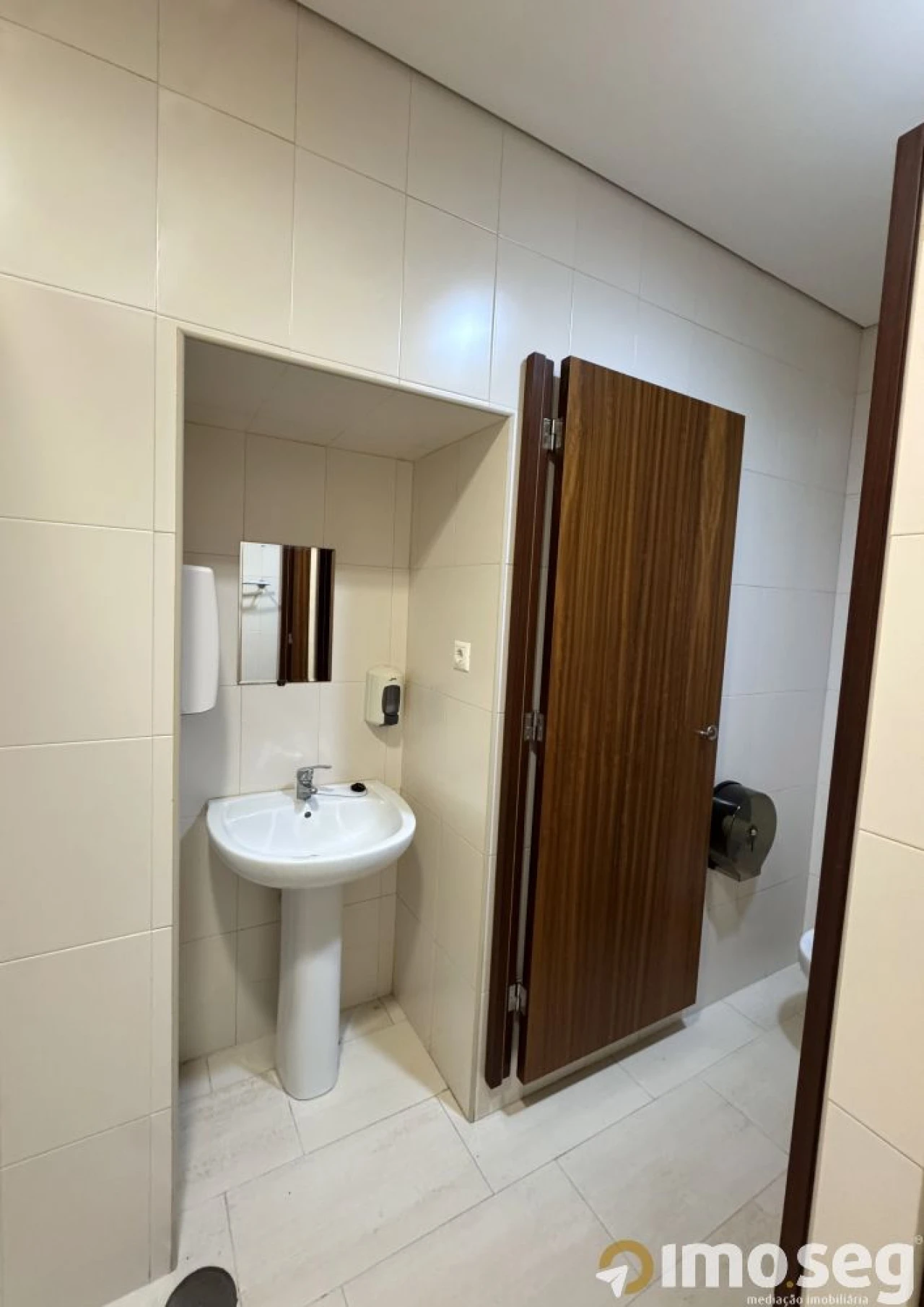 Loja para Venda em Roriz Foto 13