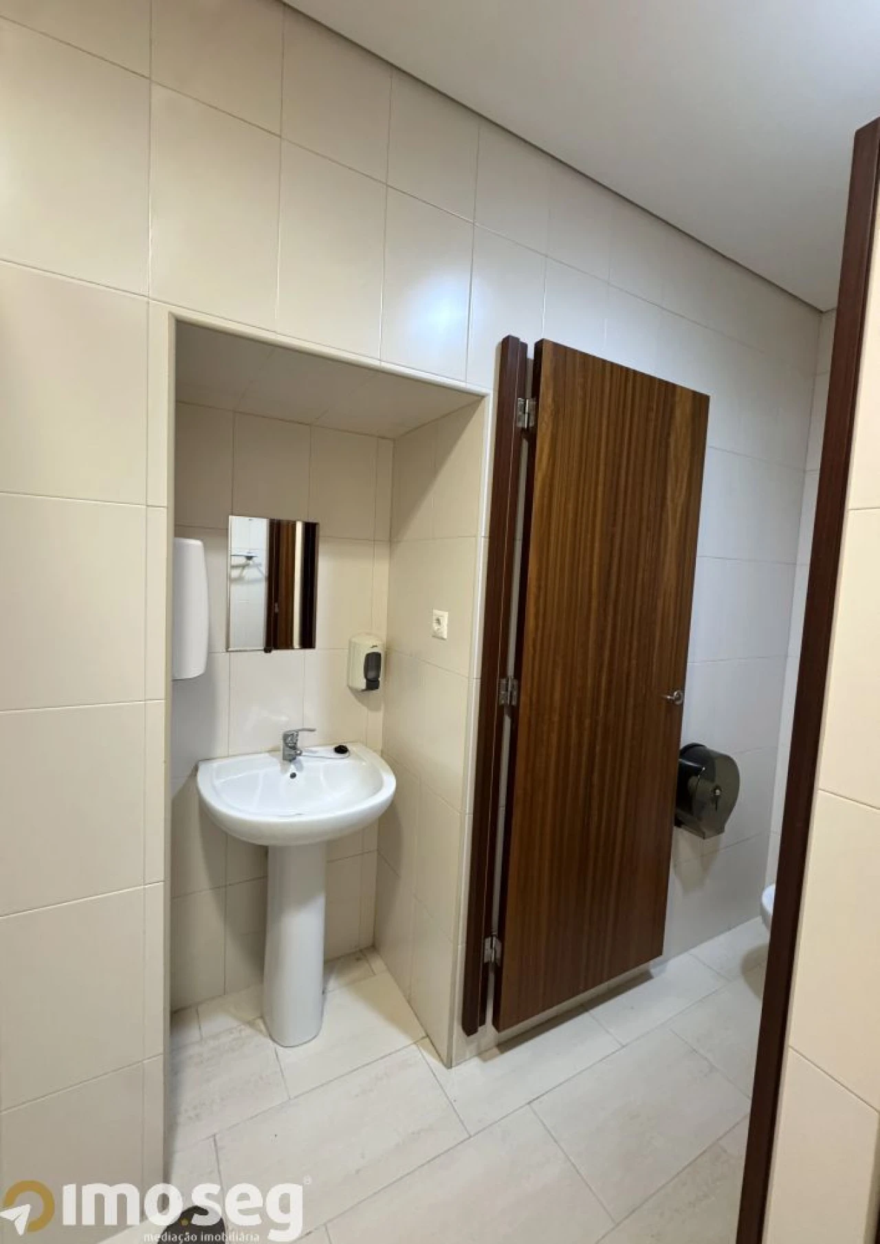 Loja para Venda em Roriz Foto 13