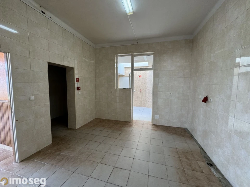 Loja para Venda em Roriz Foto 9