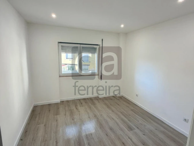 Apartamento T2 para Venda em Barreiro e Lavradio Foto 7