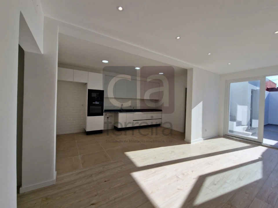 Moradia T2 para Venda em Benfica do Ribatejo Foto 3