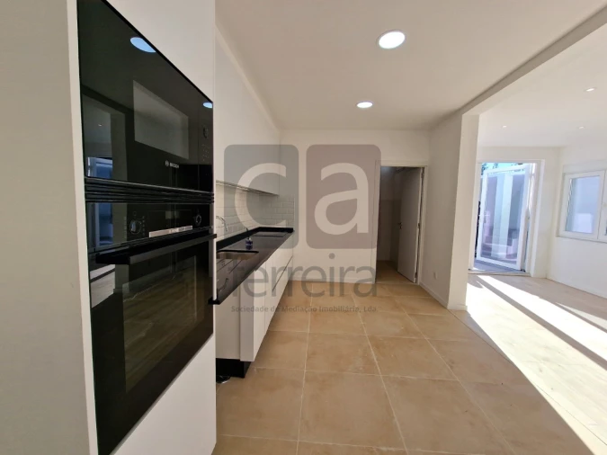 Moradia T2 para Venda em Benfica do Ribatejo Foto 1