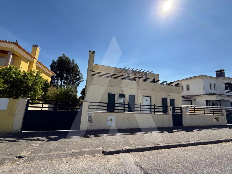 Moradia T3 para Venda em Aradas Foto 2