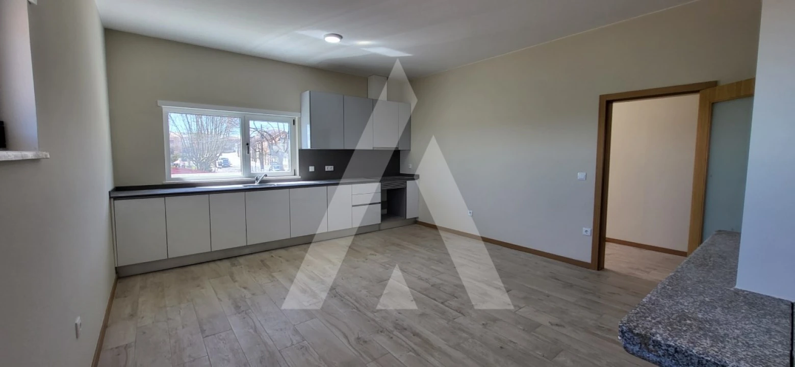 Apartamento T1 para Venda em Cavernães Foto 1