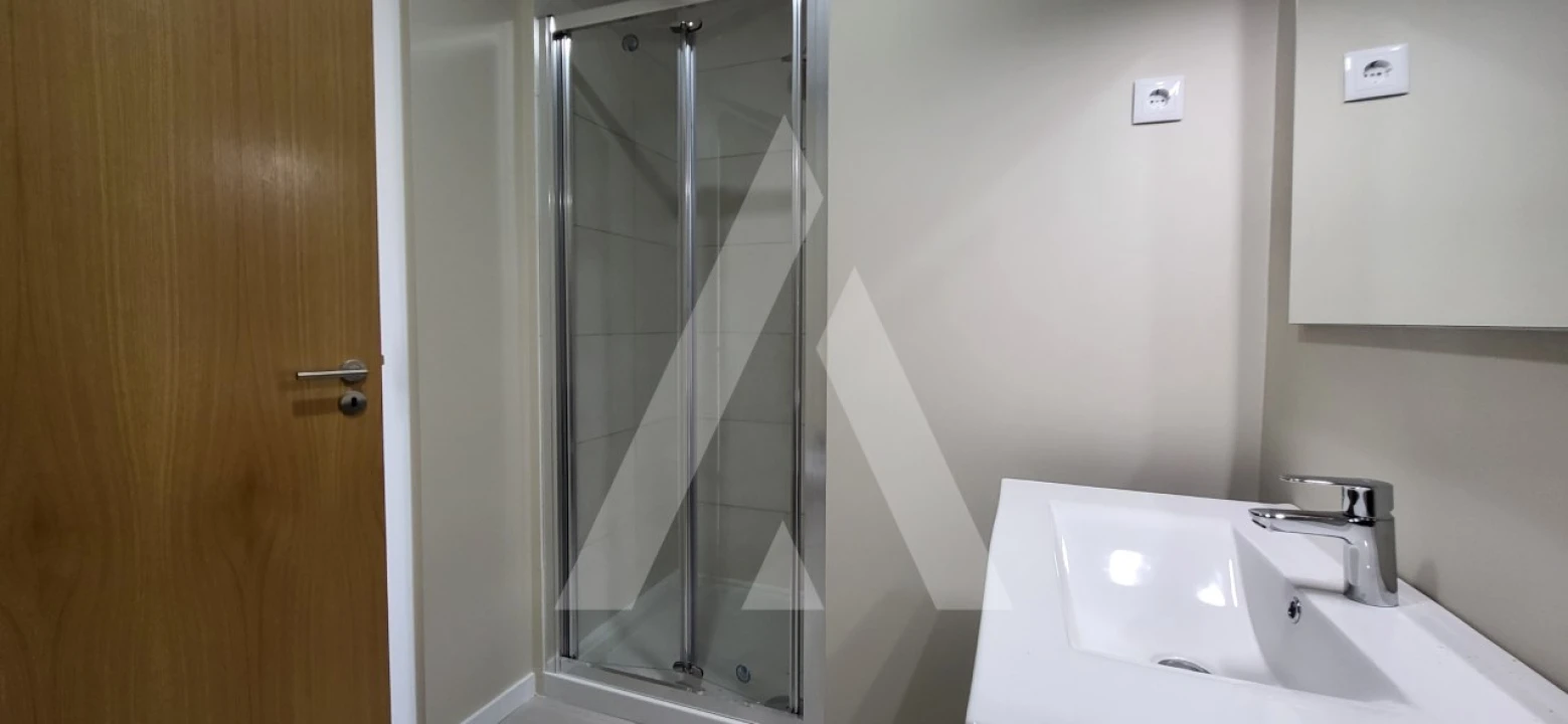 Apartamento T1 para Venda em Cavernães Foto 5