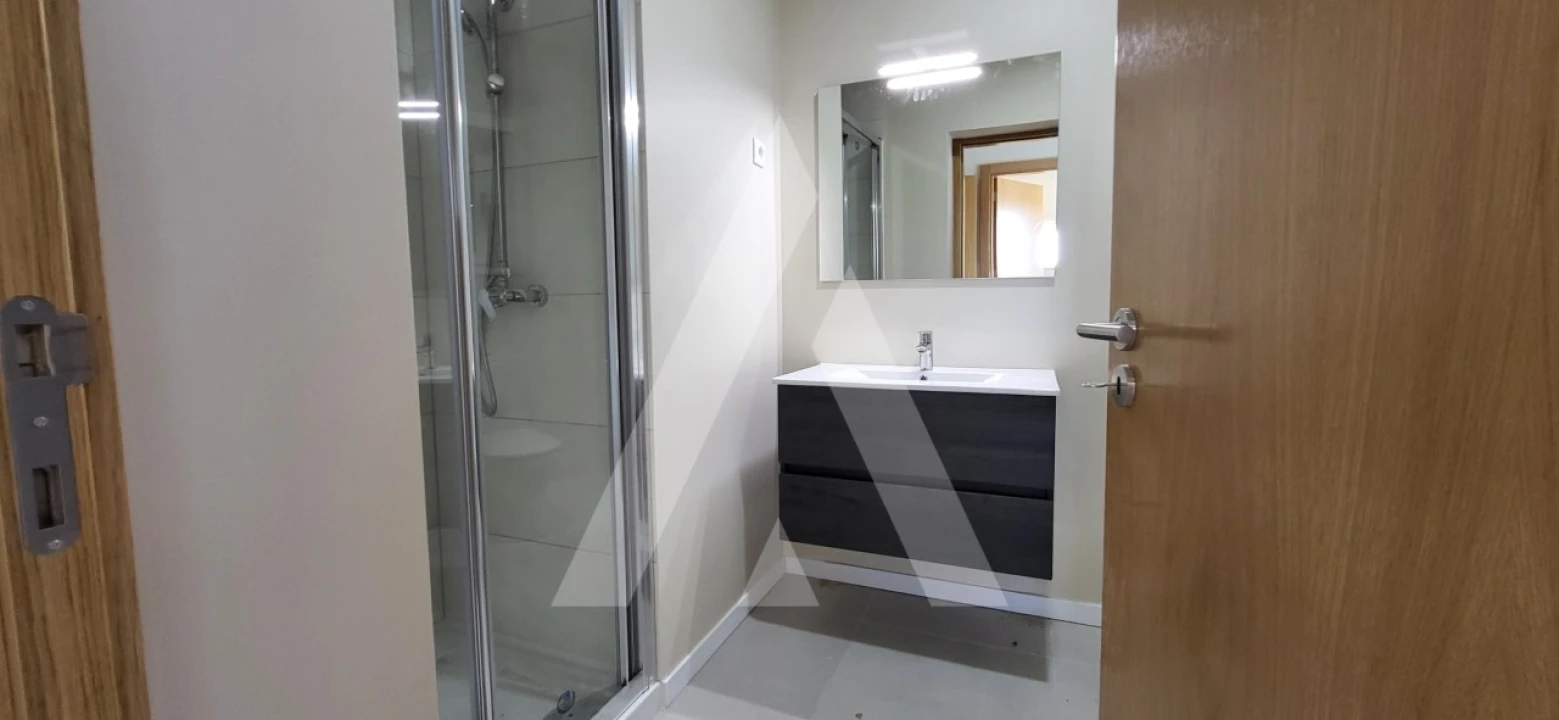 Apartamento T1 para Venda em Cavernães Foto 6