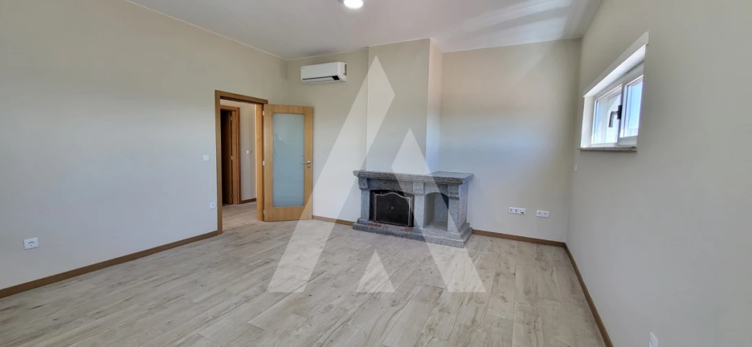 Apartamento T1 para Venda em Cavernães Foto 3