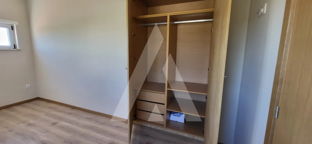 Apartamento T1 para Venda em Cavernães Foto 9