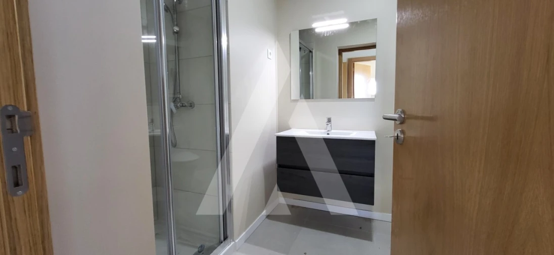 Apartamento T1 para Venda em Cavernães Foto 6