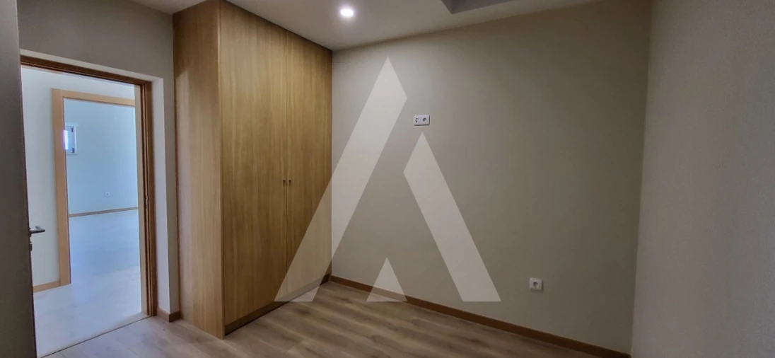 Apartamento T1 para Venda em Cavernães Foto 10