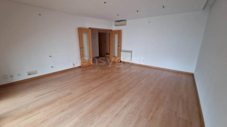 Apartamento T3 para Venda em Odivelas Foto 3
