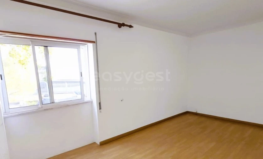 Apartamento T2 para Venda em Charneca de Caparica e Sobreda Foto 2
