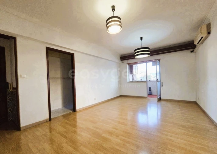 Apartamento T2 para Venda em Charneca de Caparica e Sobreda Foto 3