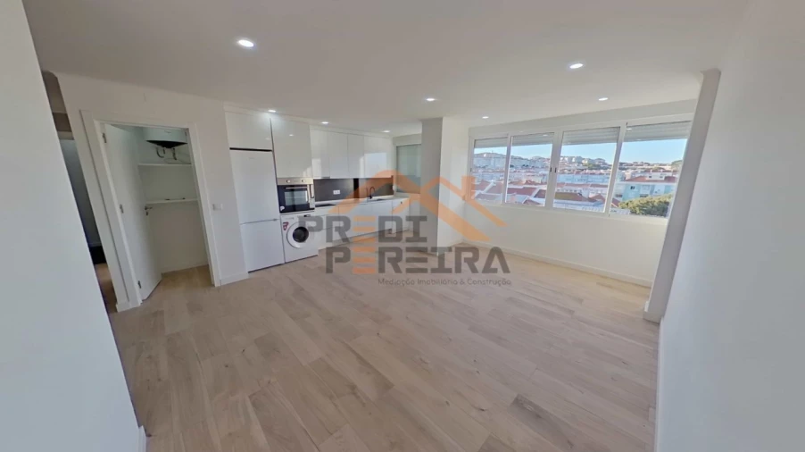 Apartamento T4 para Venda em Águas Livres Foto 3