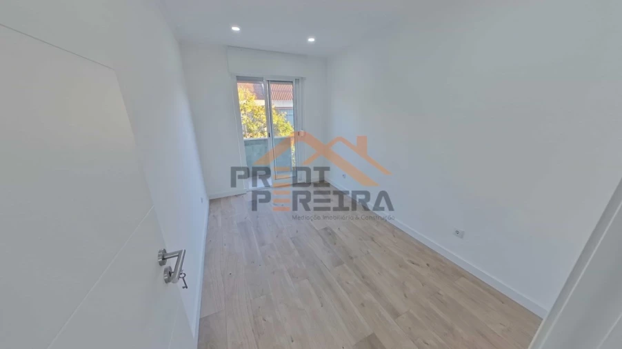 Apartamento T4 para Venda em Águas Livres Foto 11