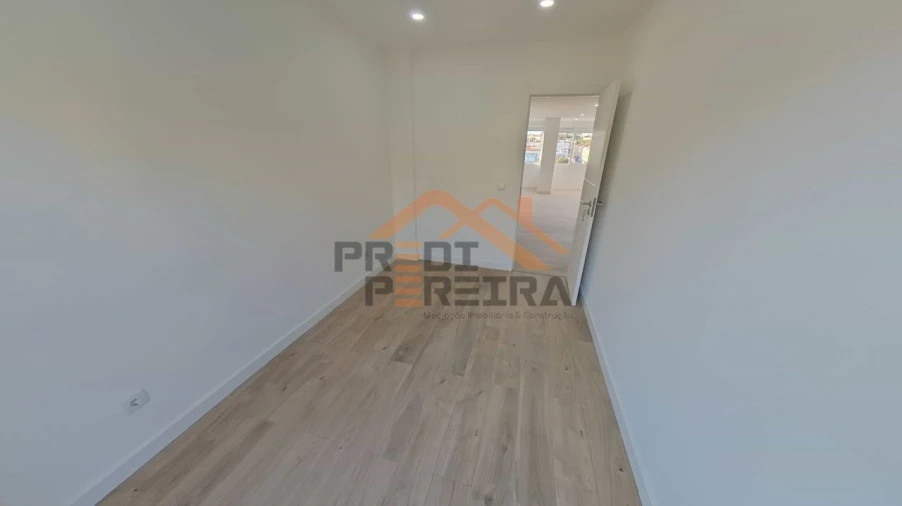 Apartamento T4 para Venda em Águas Livres Foto 15