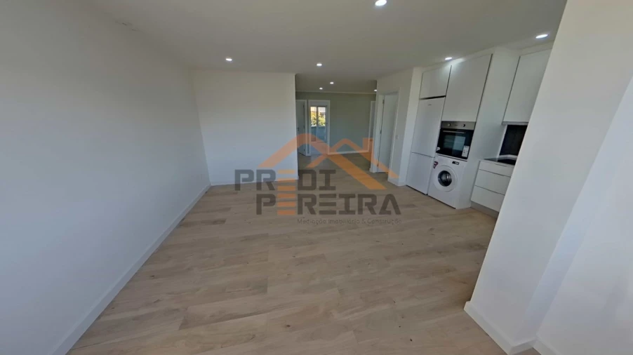 Apartamento T4 para Venda em Águas Livres Foto 6