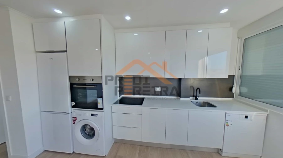 Apartamento T4 para Venda em Águas Livres Foto 4