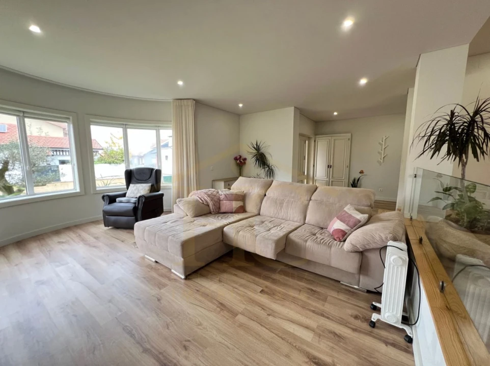 Moradia T4 para Venda em Arvore Foto 6