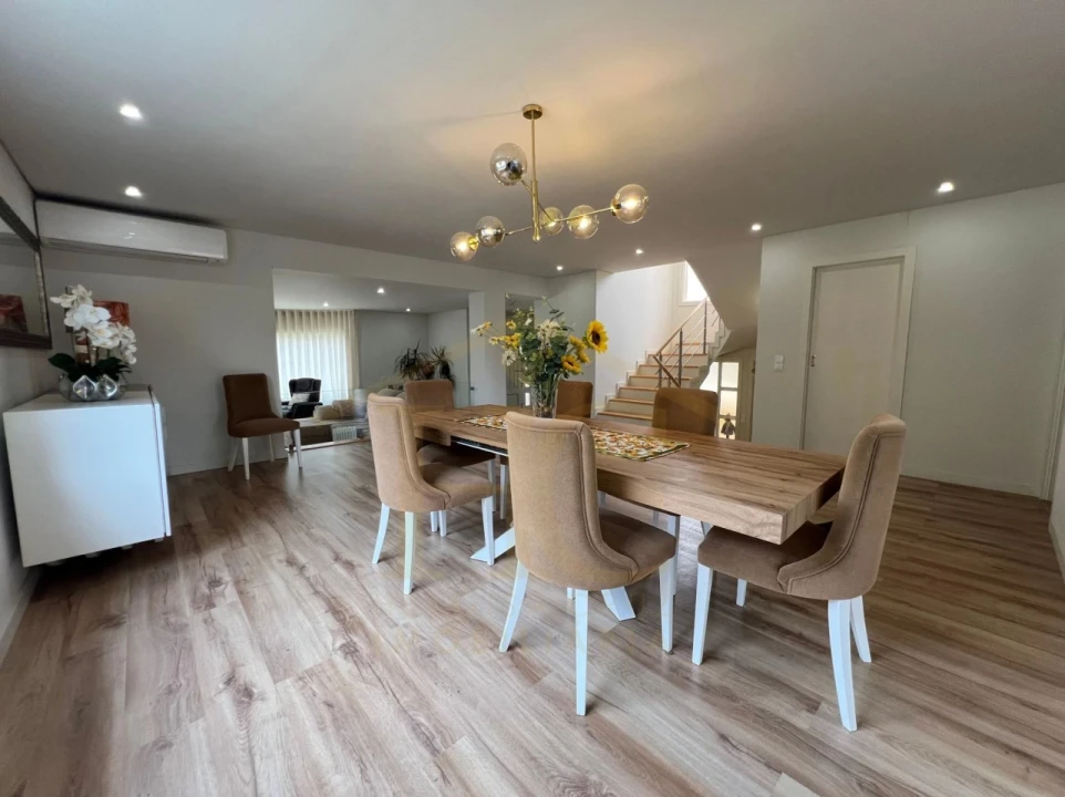 Moradia T4 para Venda em Arvore Foto 4