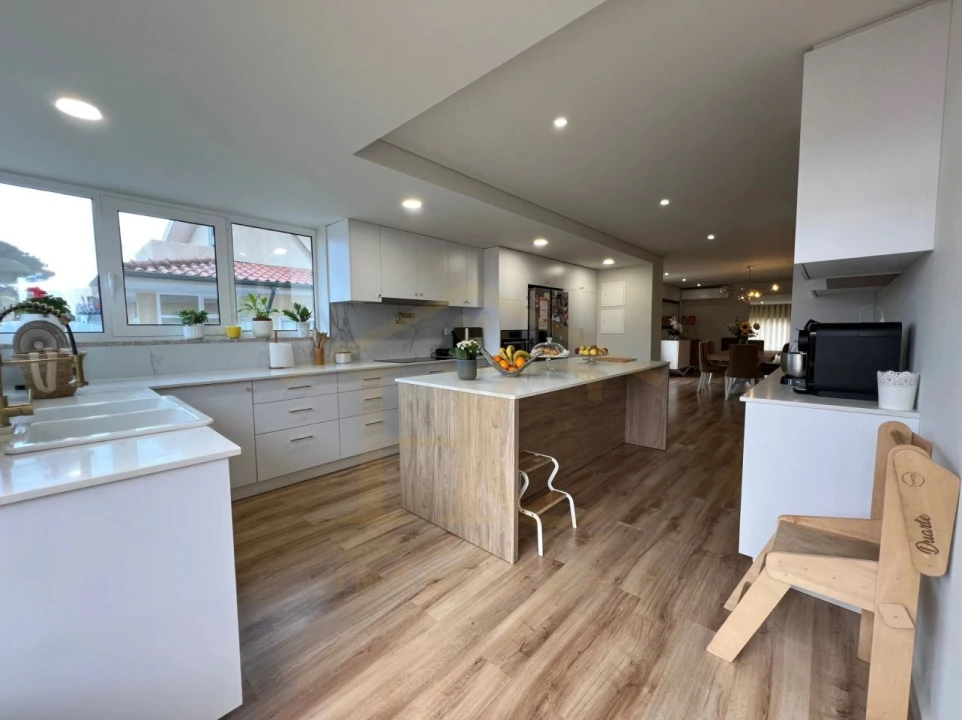 Moradia T4 para Venda em Arvore Foto 11