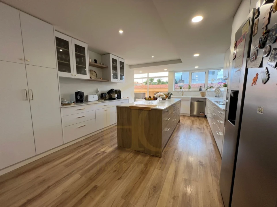 Moradia T4 para Venda em Arvore Foto 10