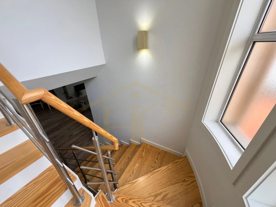 Moradia T4 para Venda em Arvore Foto 16