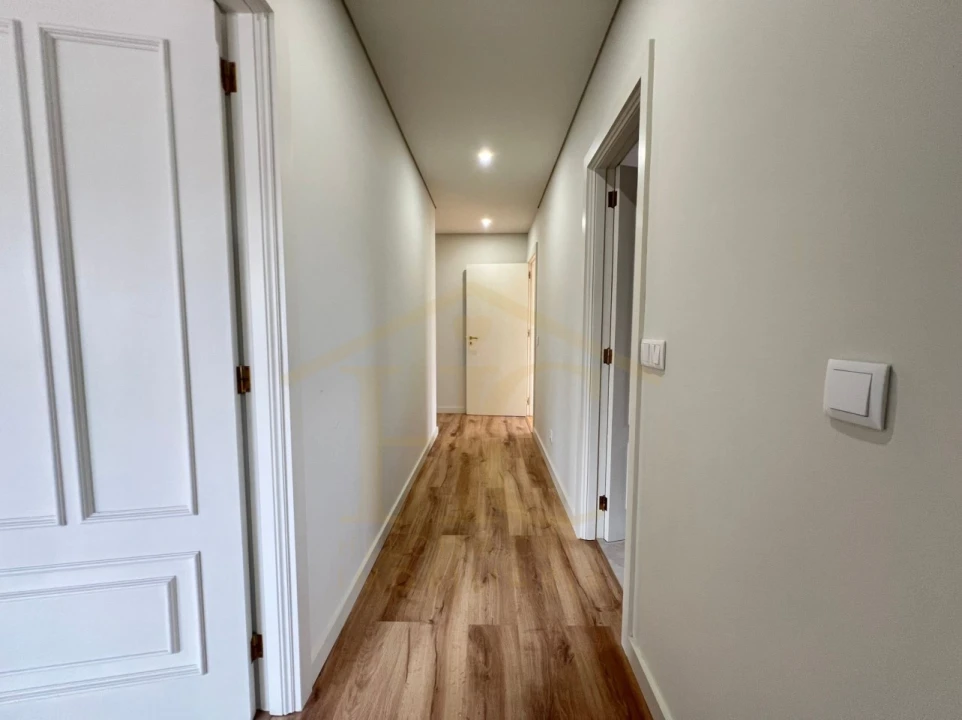 Moradia T4 para Venda em Arvore Foto 18