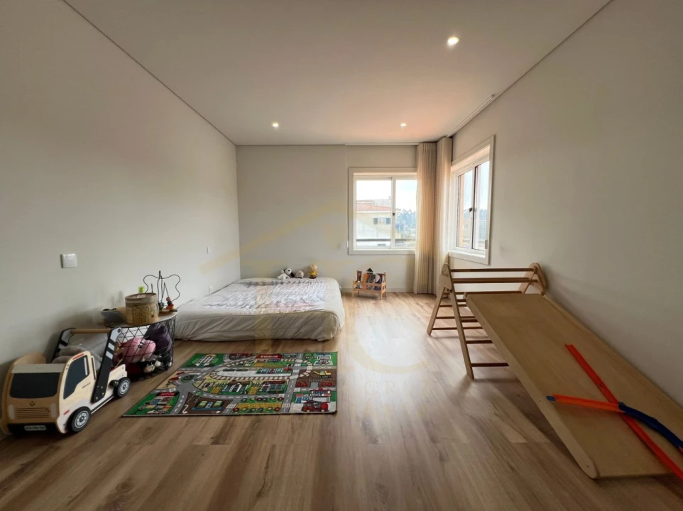 Moradia T4 para Venda em Arvore Foto 36