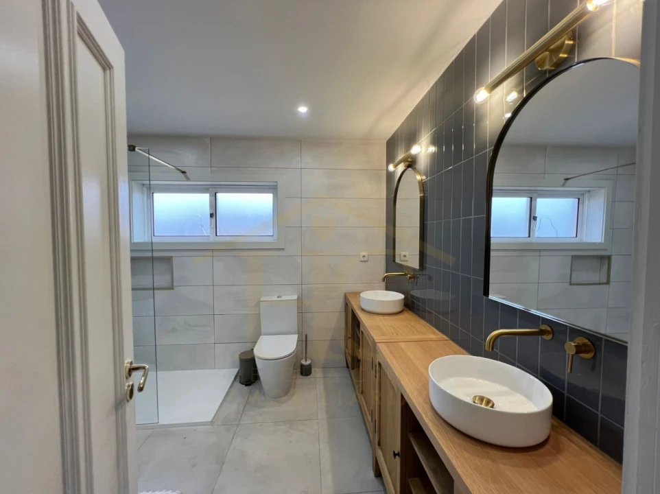 Moradia T4 para Venda em Arvore Foto 24