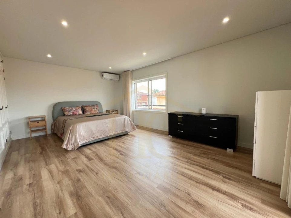 Moradia T4 para Venda em Arvore Foto 26