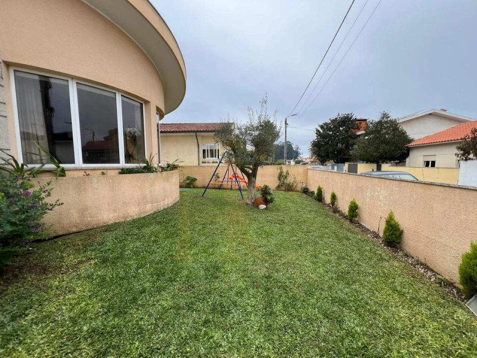 Moradia T4 para Venda em Arvore Foto 52