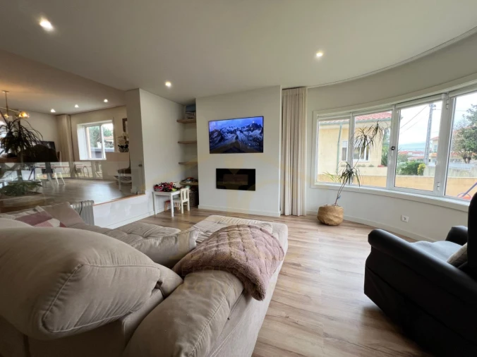 Moradia T4 para Venda em Arvore Foto 8