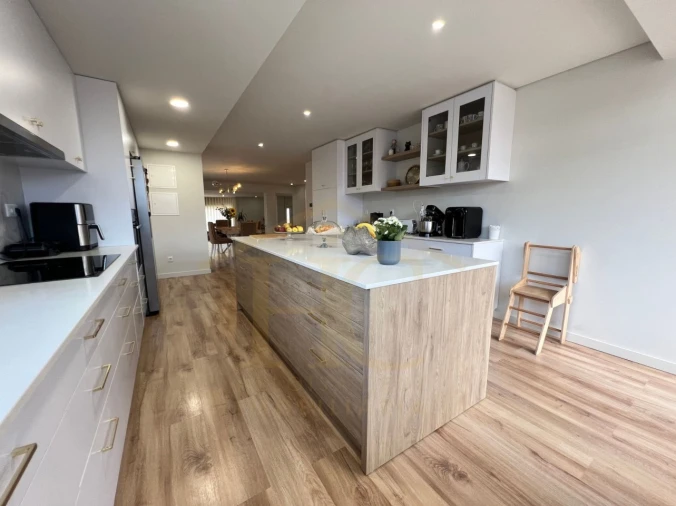 Moradia T4 para Venda em Arvore Foto 12