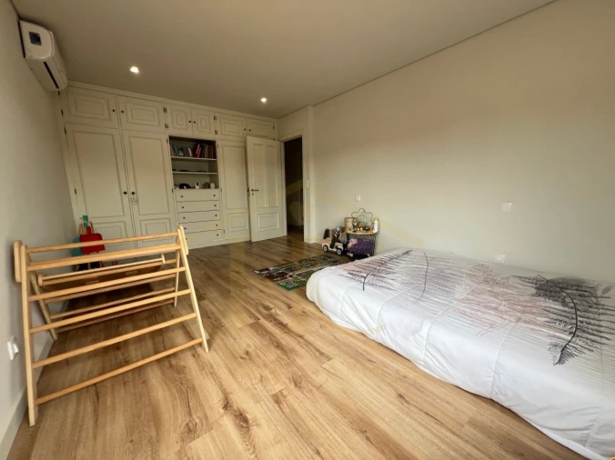 Moradia T4 para Venda em Arvore Foto 36