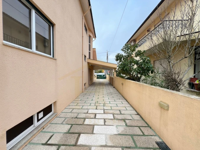 Moradia T4 para Venda em Arvore Foto 52