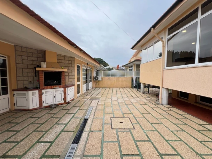 Moradia T4 para Venda em Arvore Foto 55