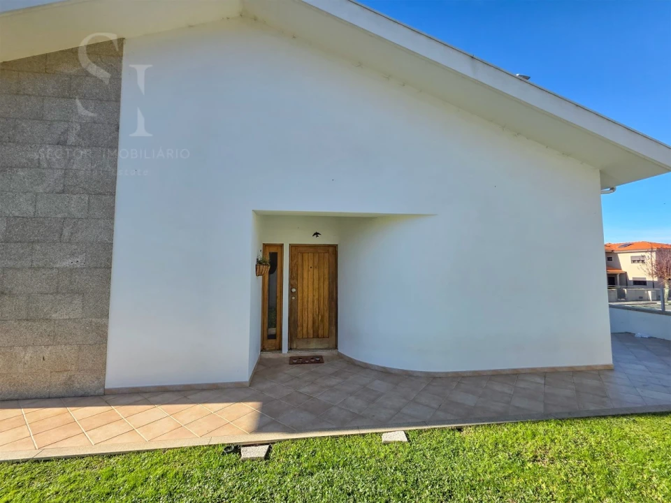 Moradia T4 para Venda em Paços de Ferreira Foto 2