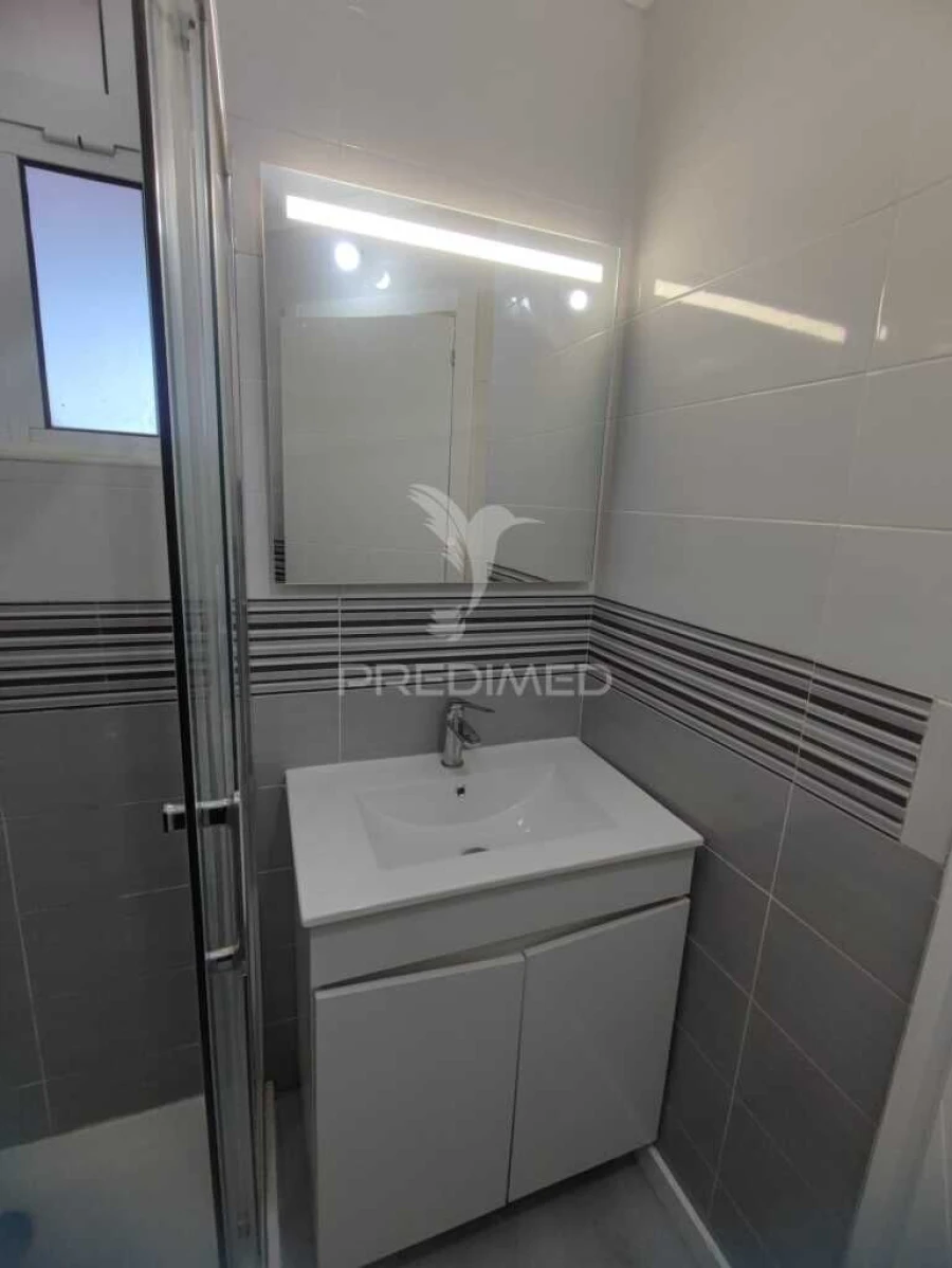 Apartamento T2 para Venda em Pontinha e Famões Foto 8