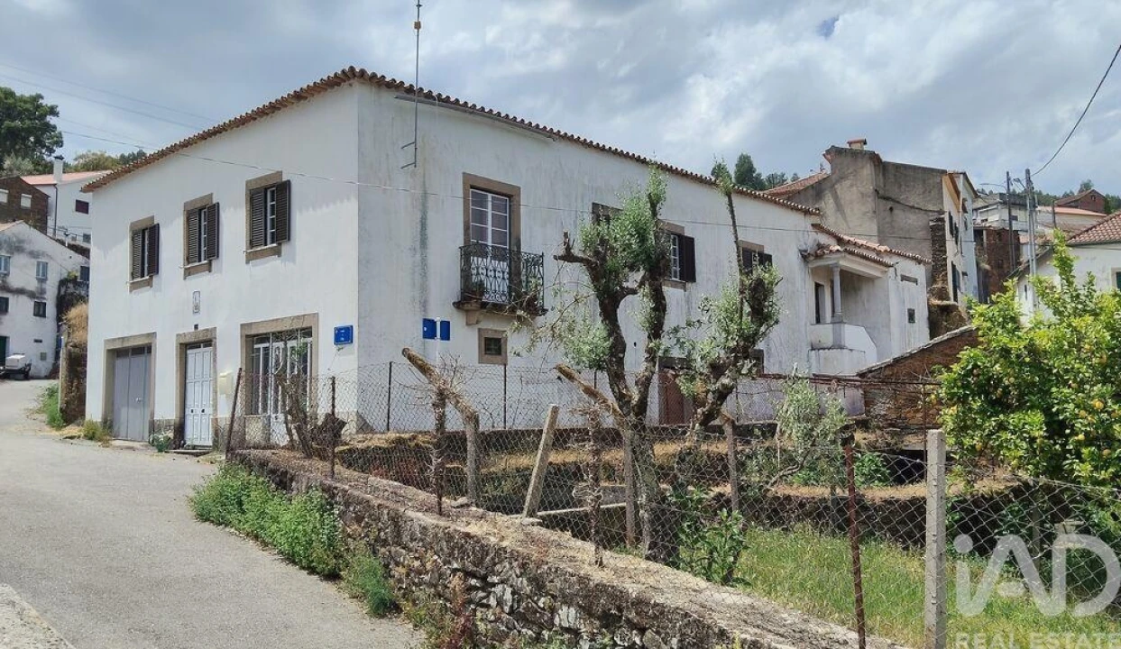 Moradia T4 para Venda em Alvares Foto 1