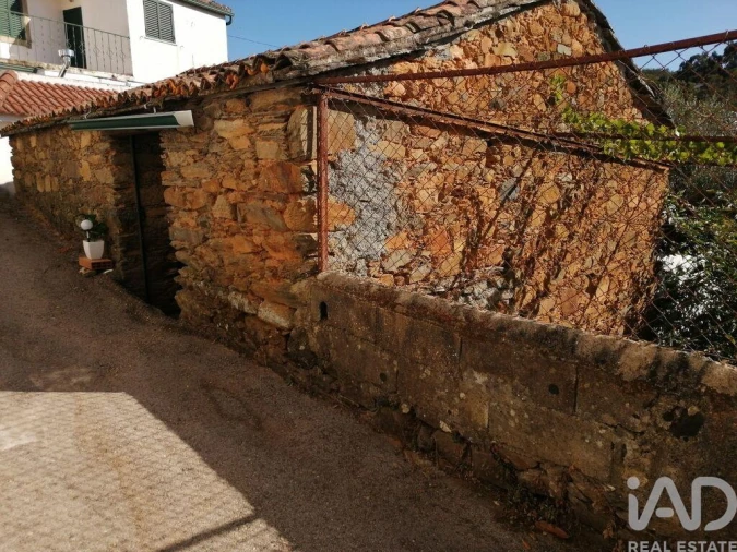 Moradia T4 para Venda em Alvares Foto 32